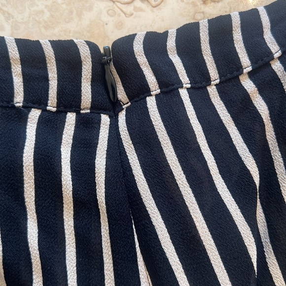 Reformation Black and White Striped Wide Leg Pants Size 2 - Picture 7 of 7